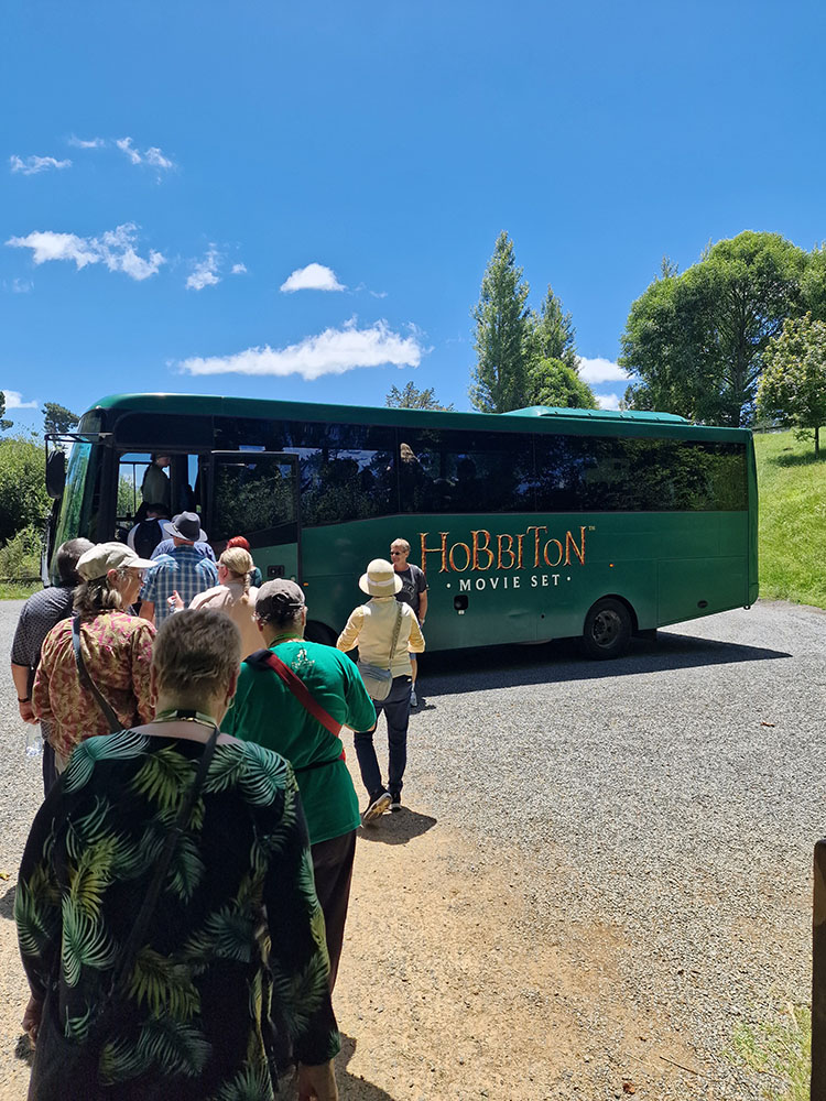 Hobbiton bussi