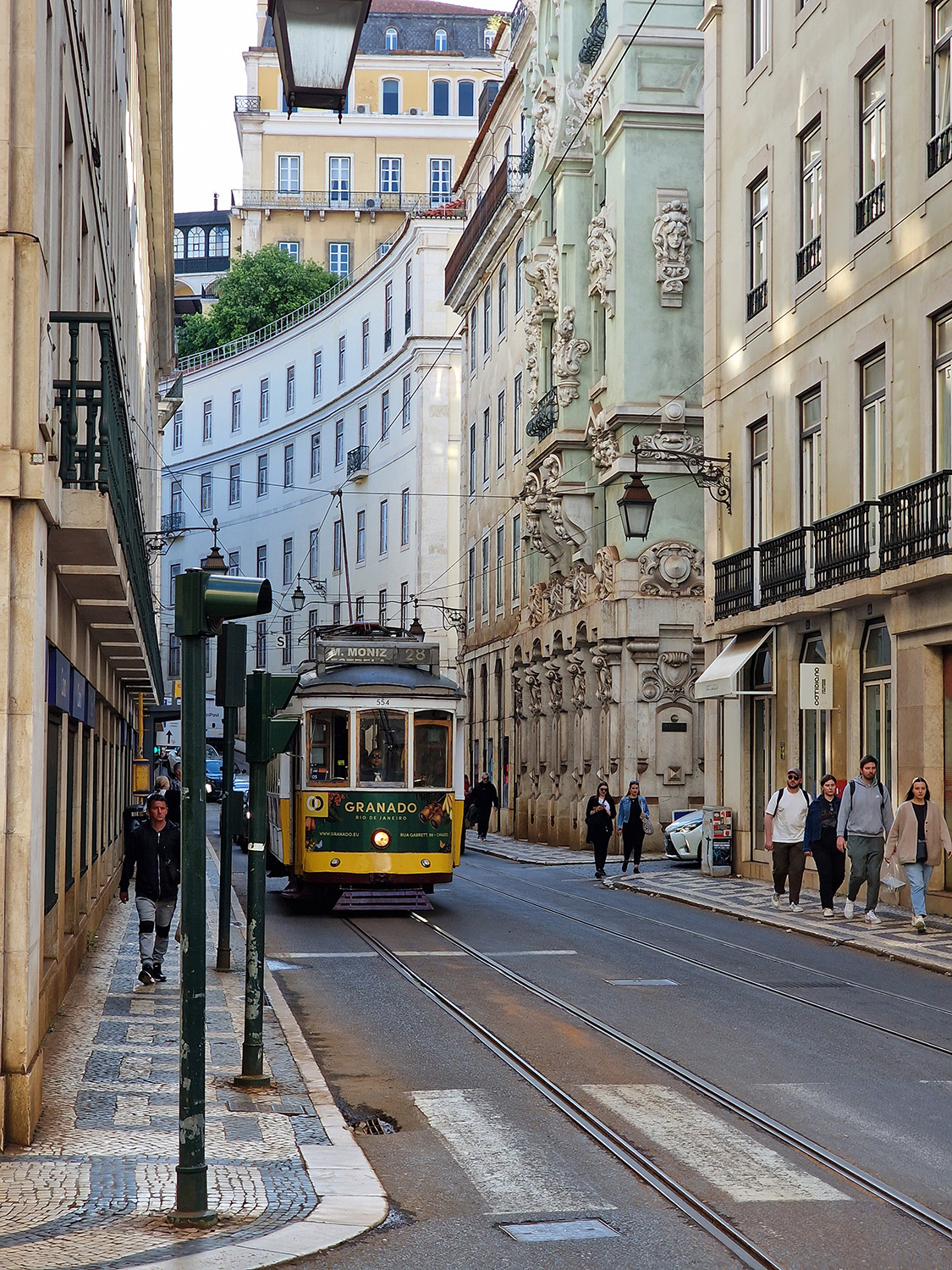 Tällainen oli meidän Lissabon - Kujia, kukkuloita ja keltaisia ratikoita